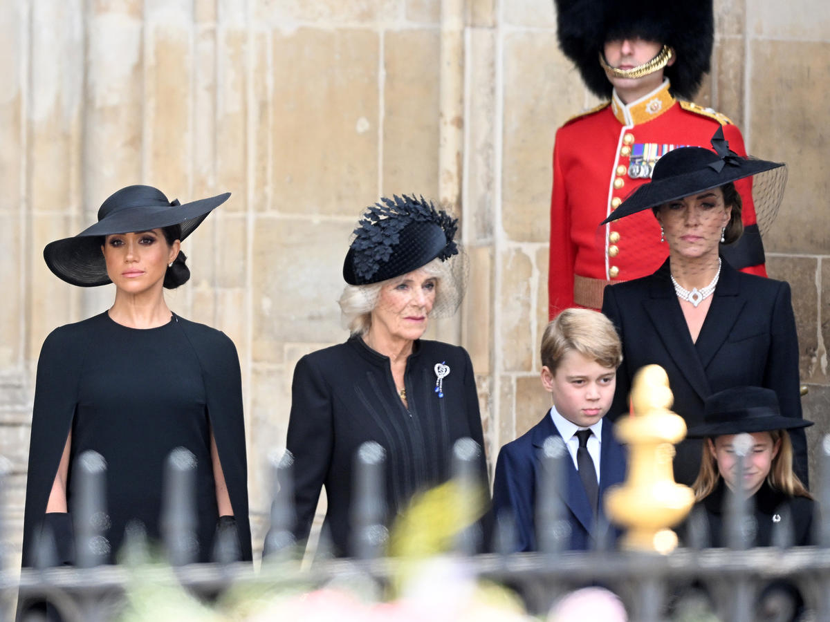 Meghan, Kate, Camilla na pogrzebie królowej 