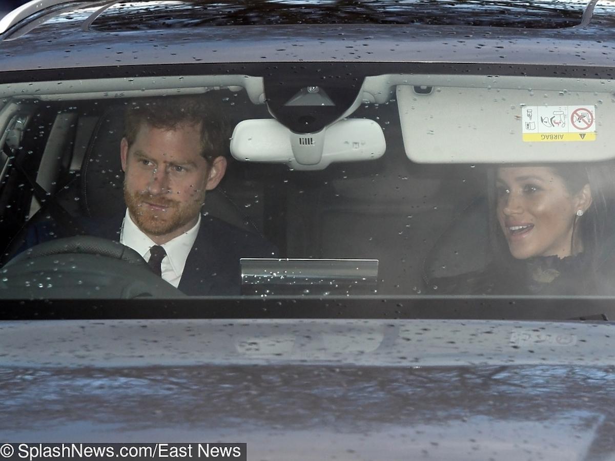 Meghan Markle i książę Harry w drodze na świąteczne spotkanie z królową Elżbietą II