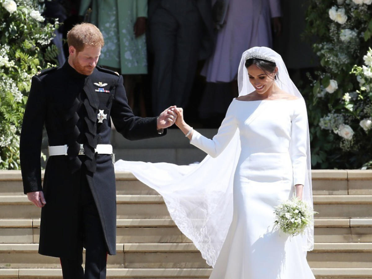 Meghan Markle i książę Harry wyszli z kaplicy po ślubie