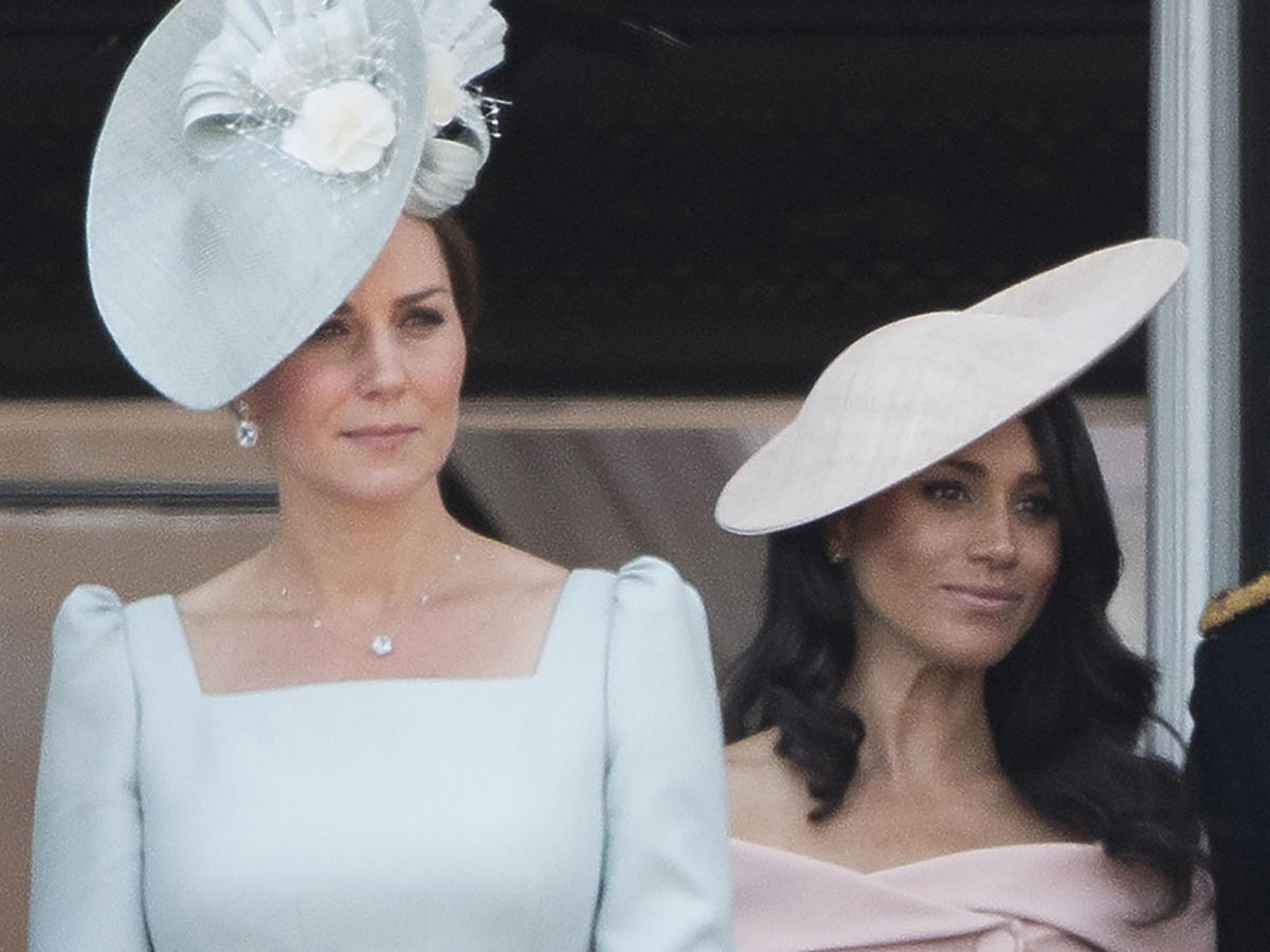 Meghan Markle i księżna Kate na balkonie pałacu Buckingham