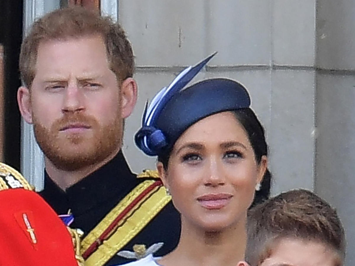 Meghan Markle, książę Harry na balkonie pałacu Buckingham