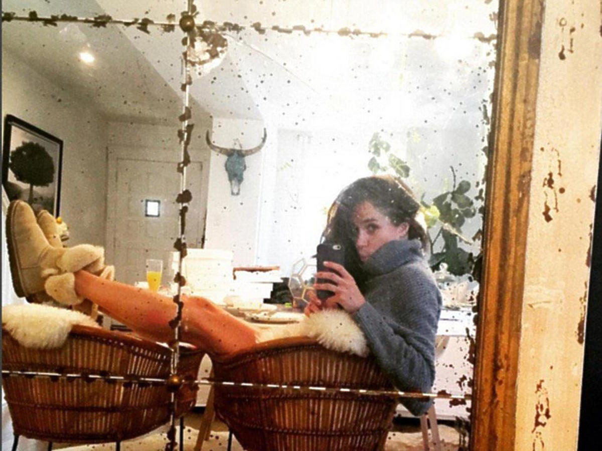 Meghan Markle robi sobie selfie w mieszkaniu