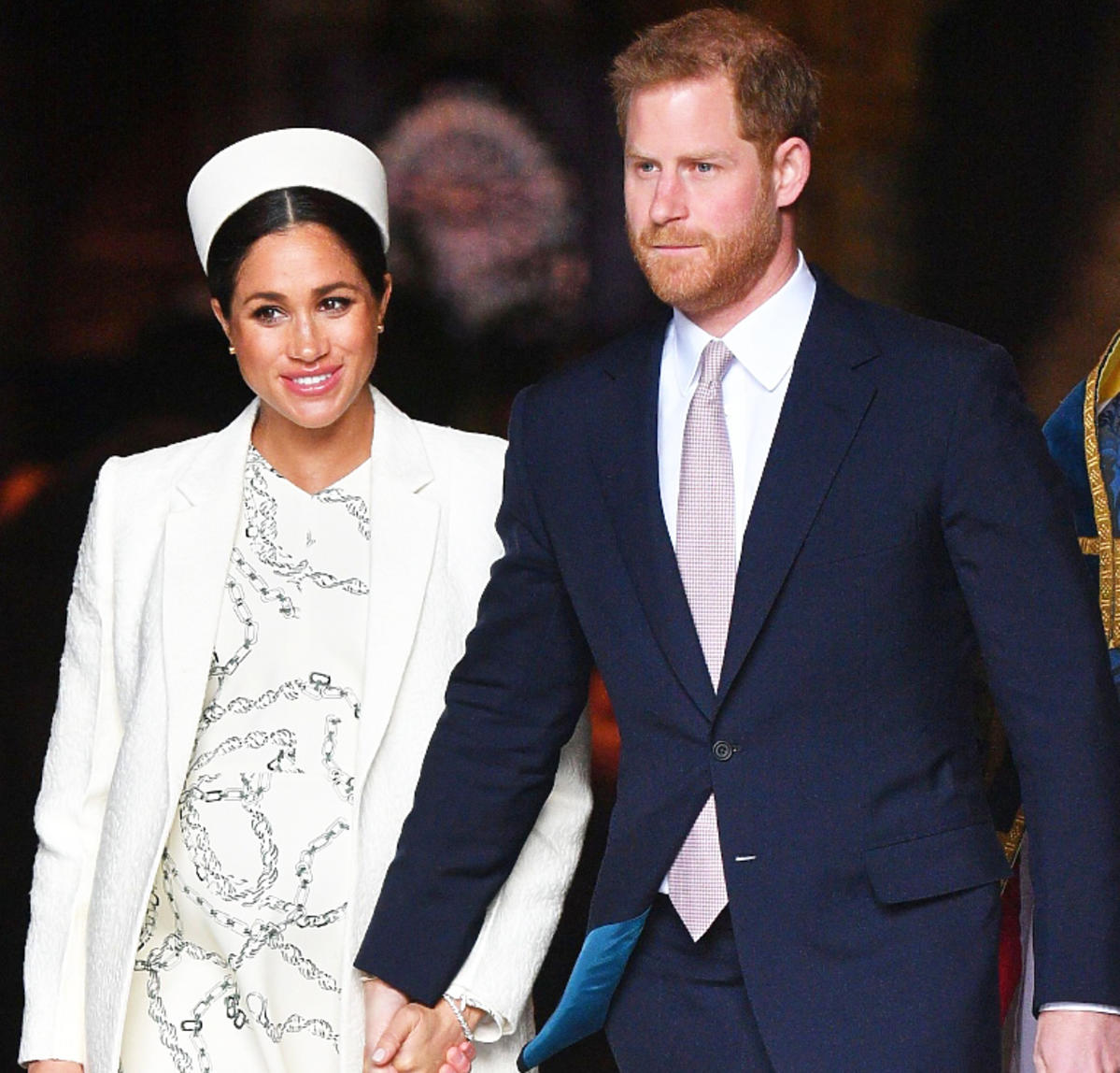 Meghan Markle w białej stylizacji z księciem Harrym