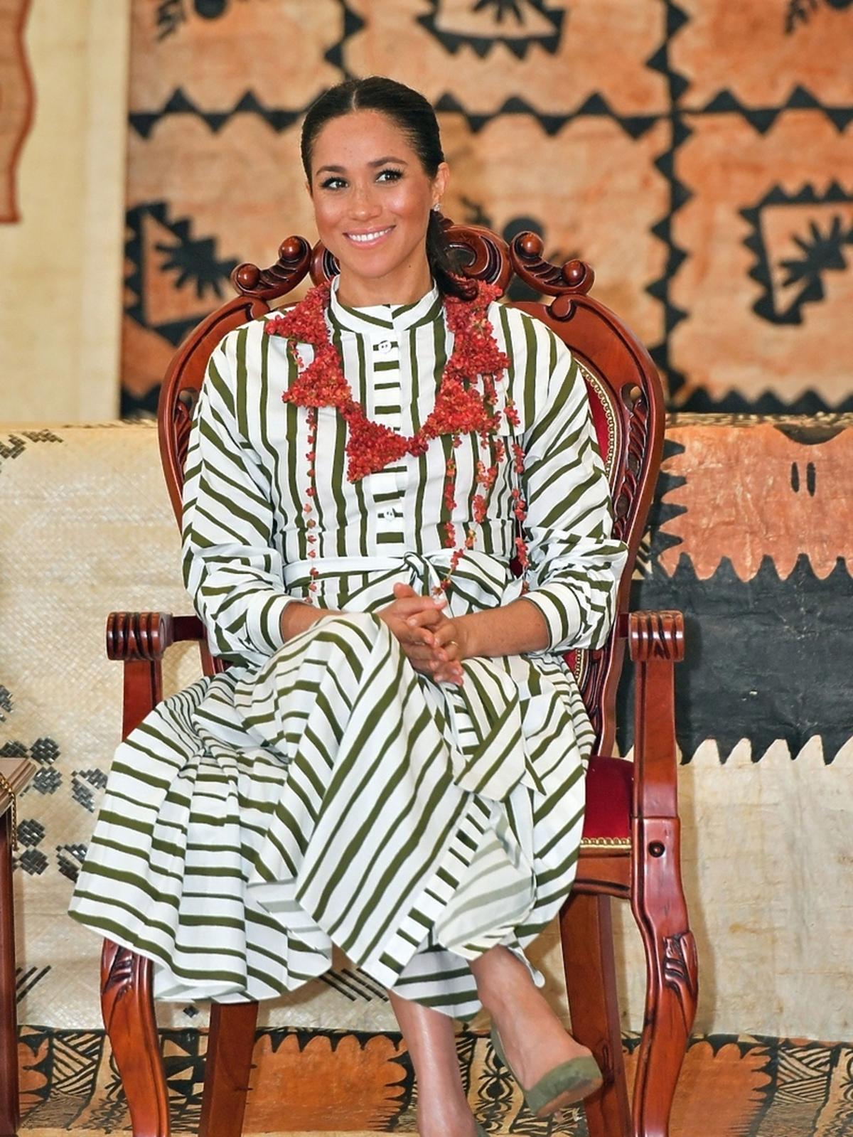 Meghan Markle w sukience w paski