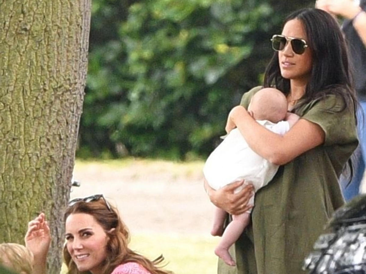 Meghan Markle z synem Archiem i księżną Kate na meczu polo