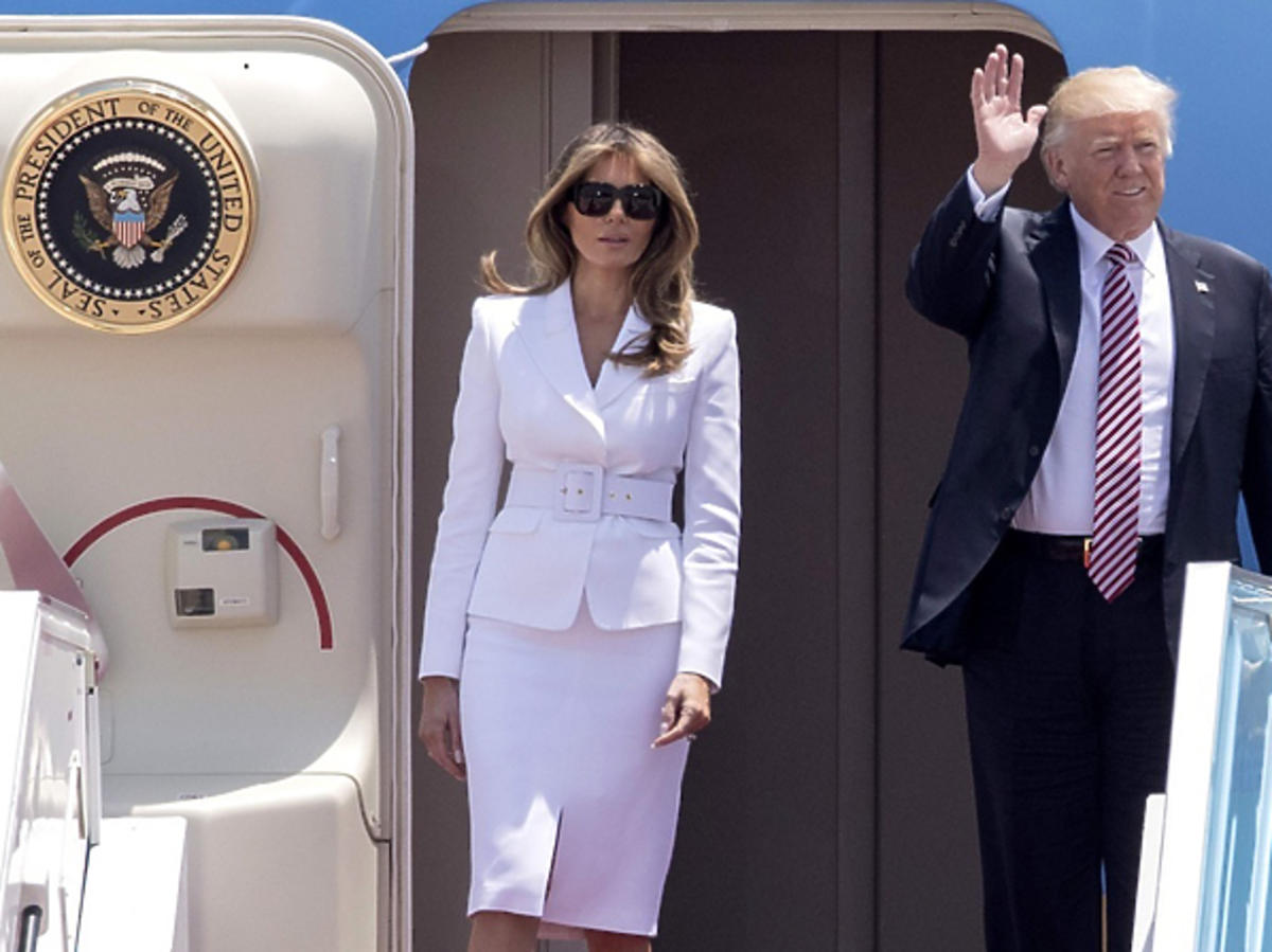 Melania Trump i Donald Trump w Izraelu - wychodzą z samolotu
