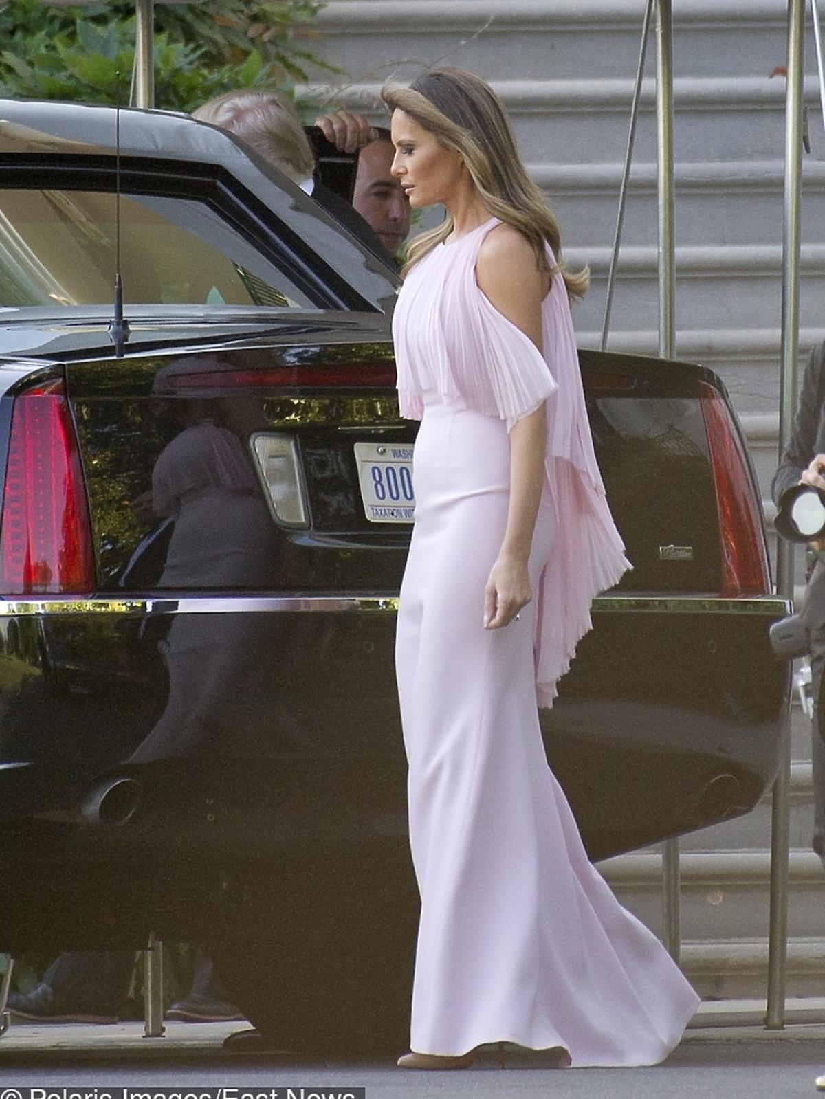 Melania Trump w różowej sukni