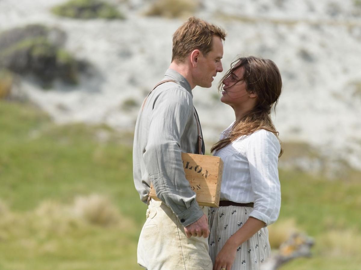 Michael Fassbender i Alicia Vikander w filmie Światło między oceanami