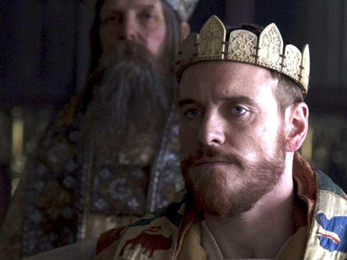 Michael Fassbender w koronie w roli króla Dunkana Makbeta