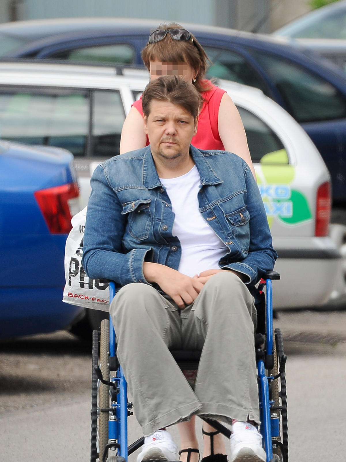 Michał Figurski na wózku inwalidzkim