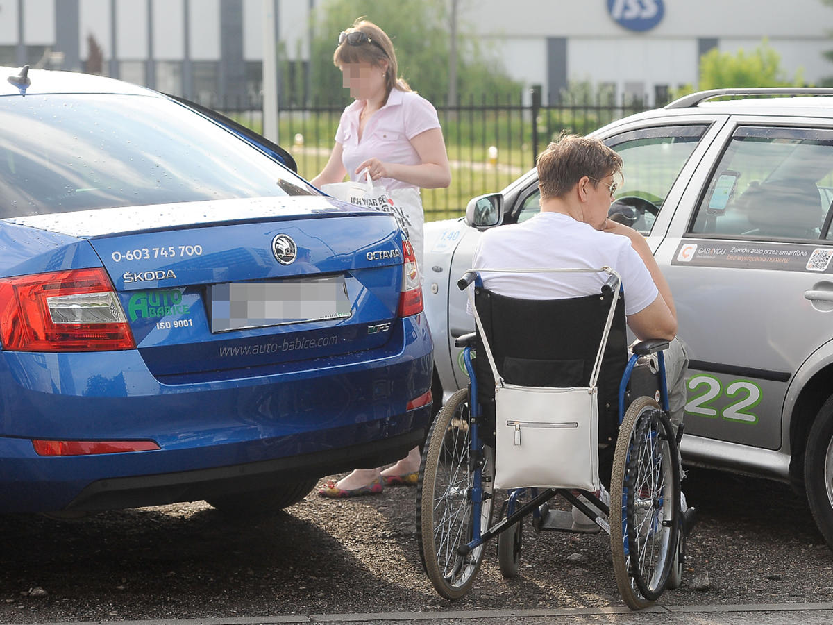 Michał Figurski na wózku inwalidzkim