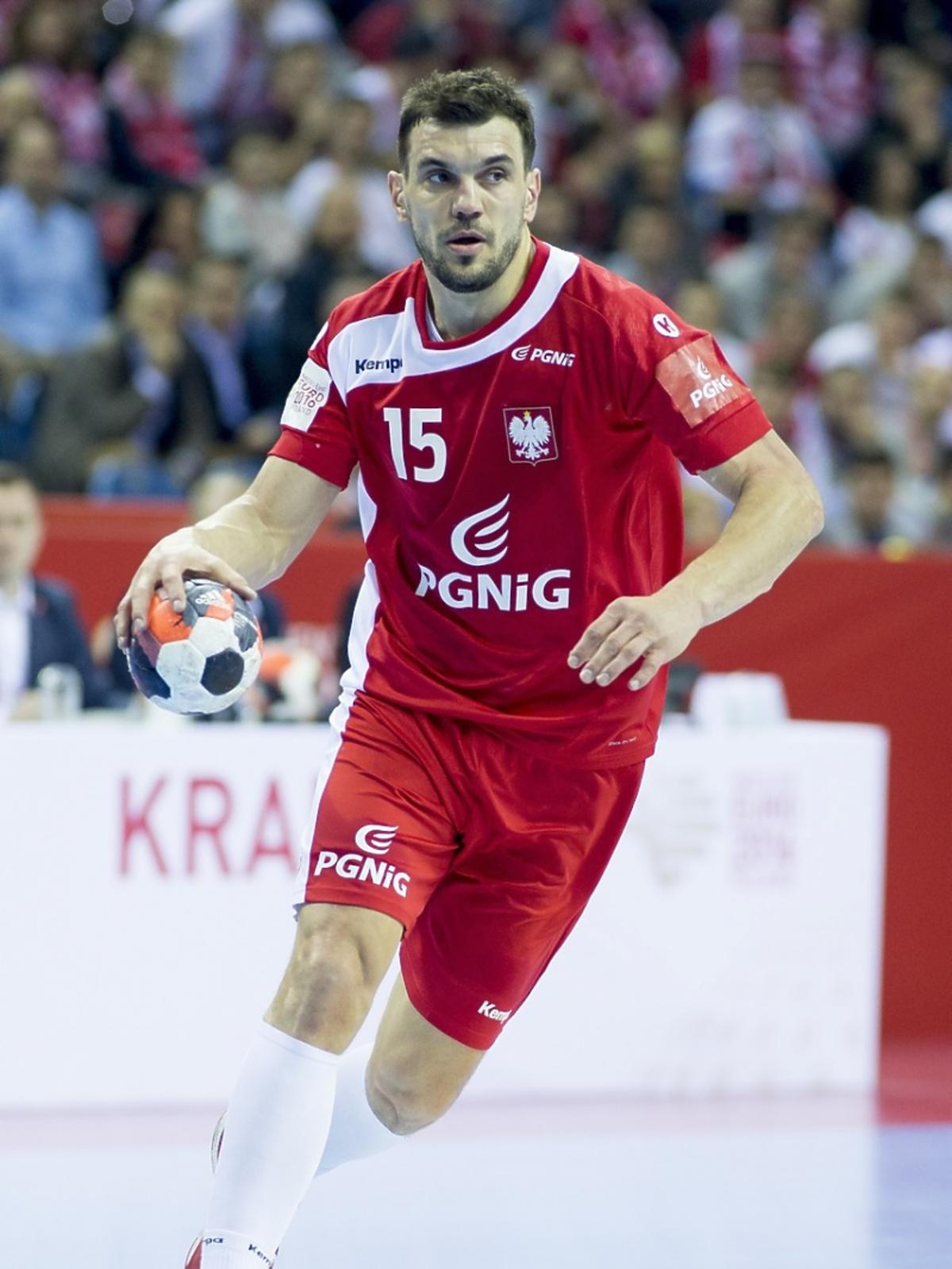Michał Jurecki podczas meczu cała sylwetka