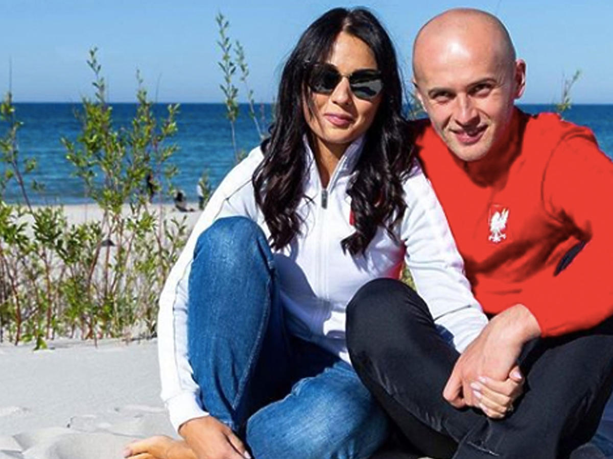 Michał Pazdan z żoną Dominiką na plaży