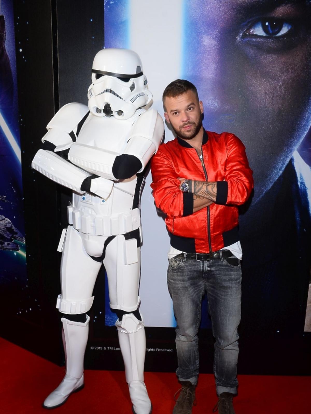 Michał Piróg w czerwonej kurtce