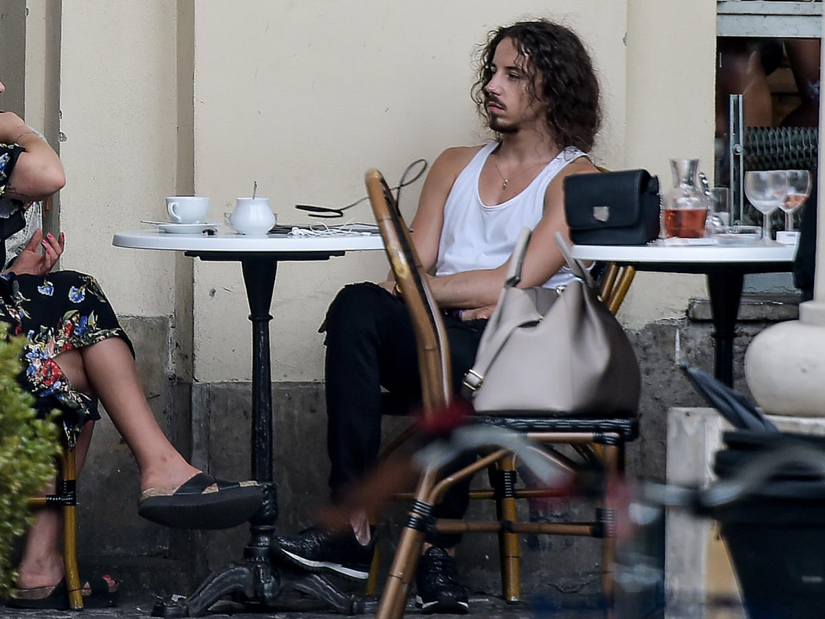 Michał Szpak na spotkaniu ze stylistką w centrum Warszawy