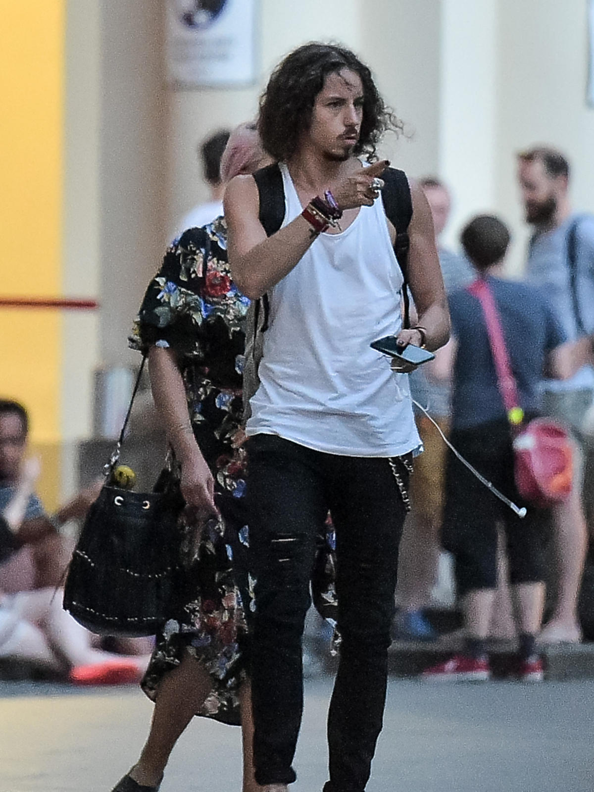 Michał Szpak na spotkaniu ze stylistką w centrum Warszawy