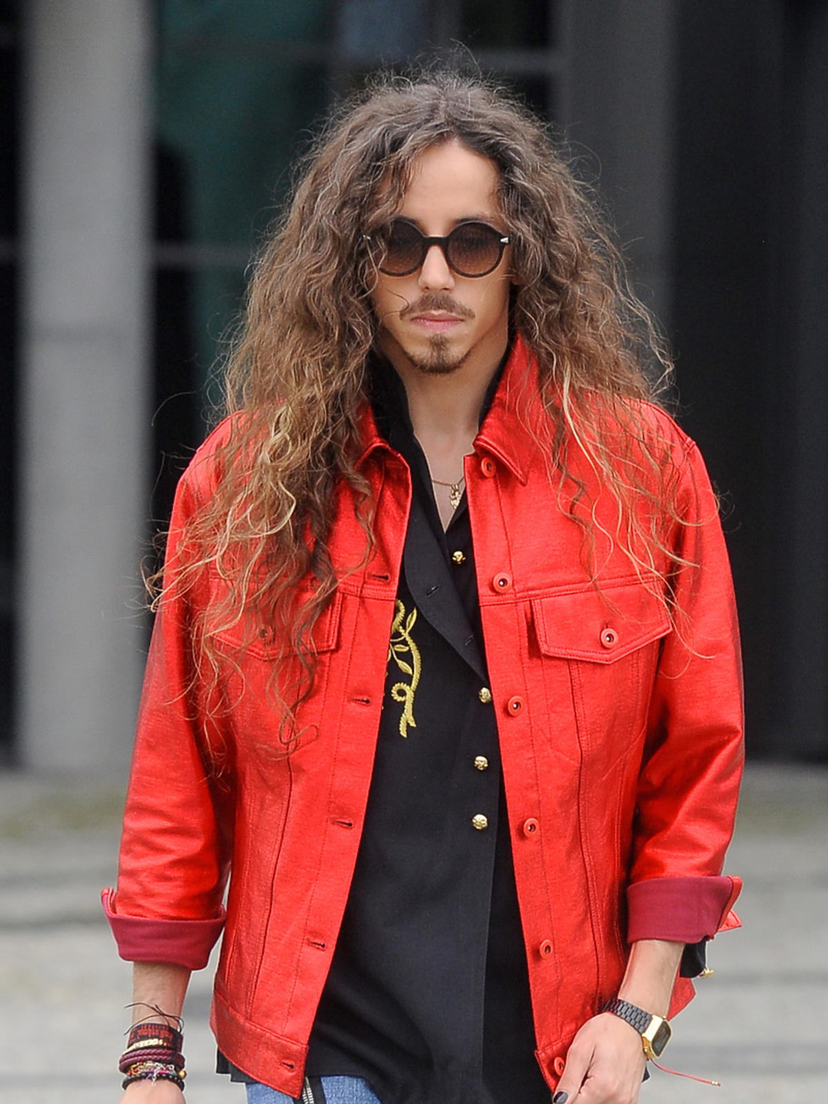 Michał Szpak pod studiem TVP