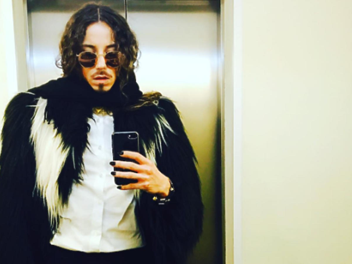 Michał Szpak w futrze