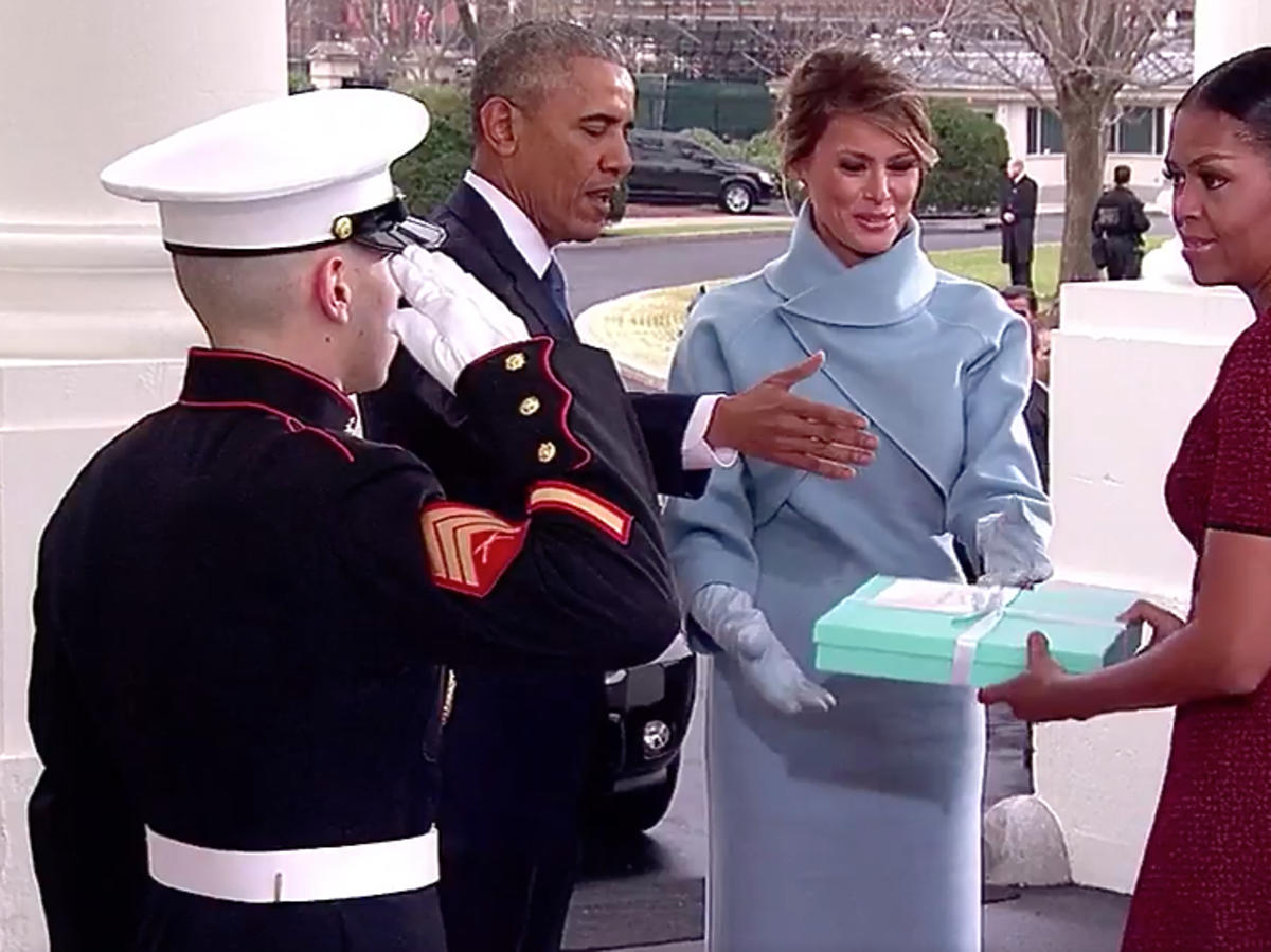 Michelle Obama nie wie co zrobić z prezentem od Melanii Trump