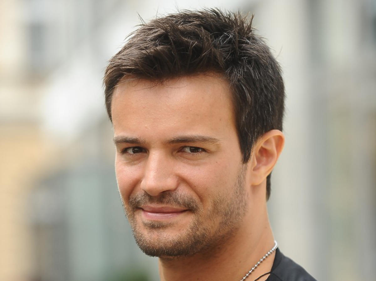 Mikołaj Krawczyk w czarnej koszulce