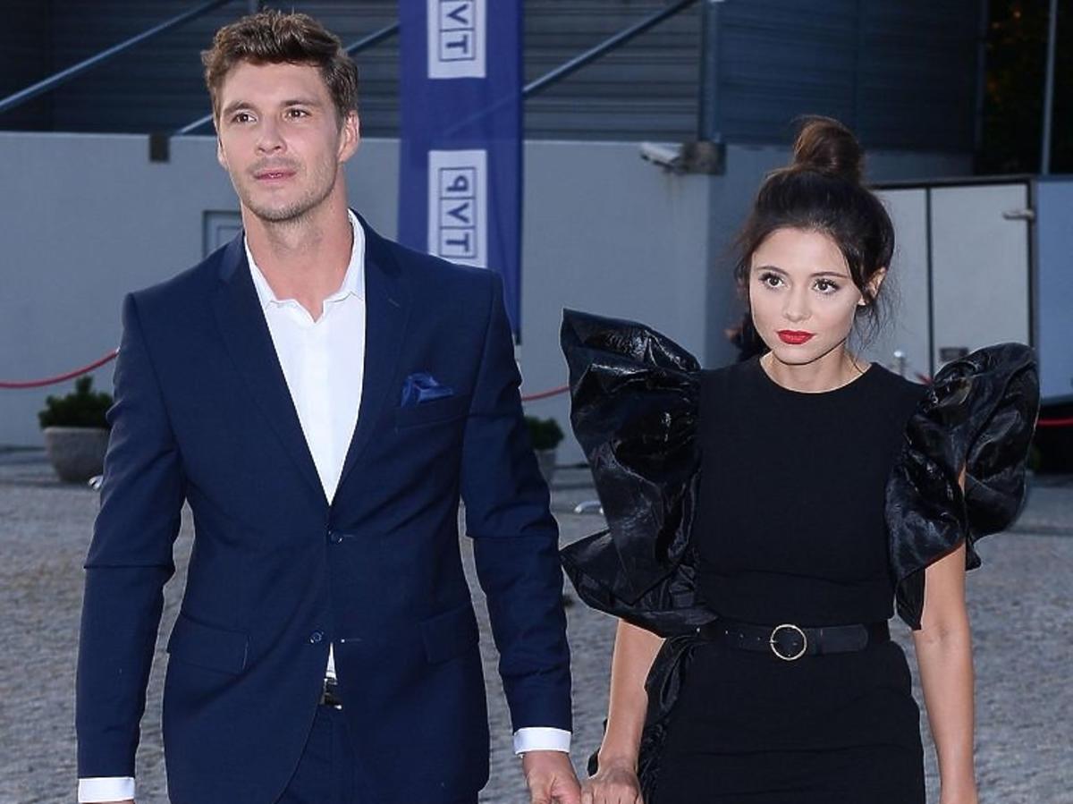 Mikołaj Roznerski i Adriana Kalska- dlaczego nie pojawili się na ramówce TVP?