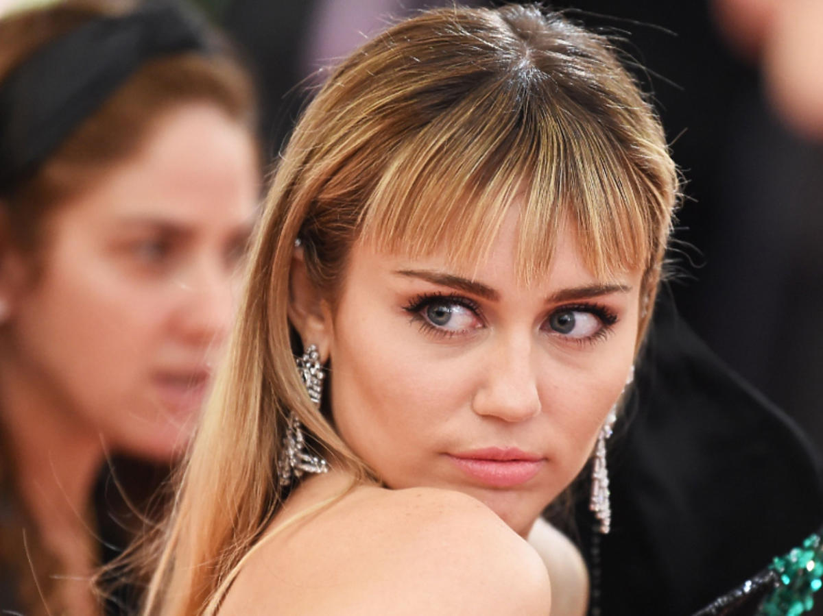 Miley Cyrus w mocnym makijażu
