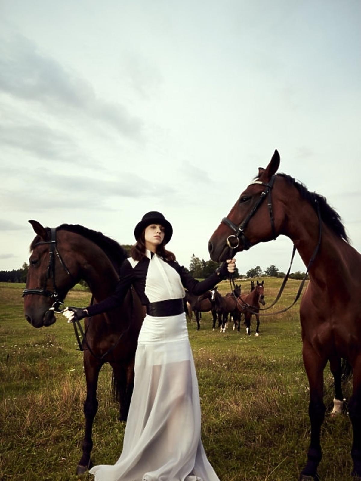 Misza Czumaczenko w sesji konnej w Top Model