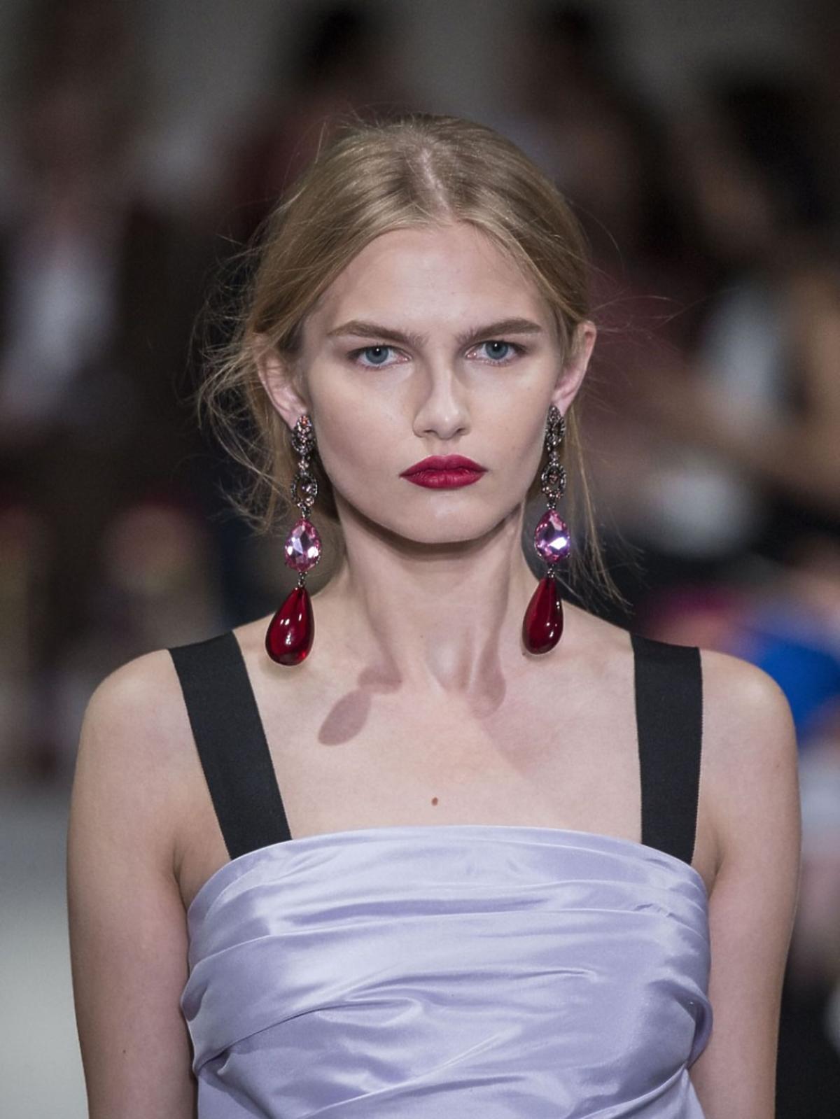 Modelka na pokazie Oscar de la Renta