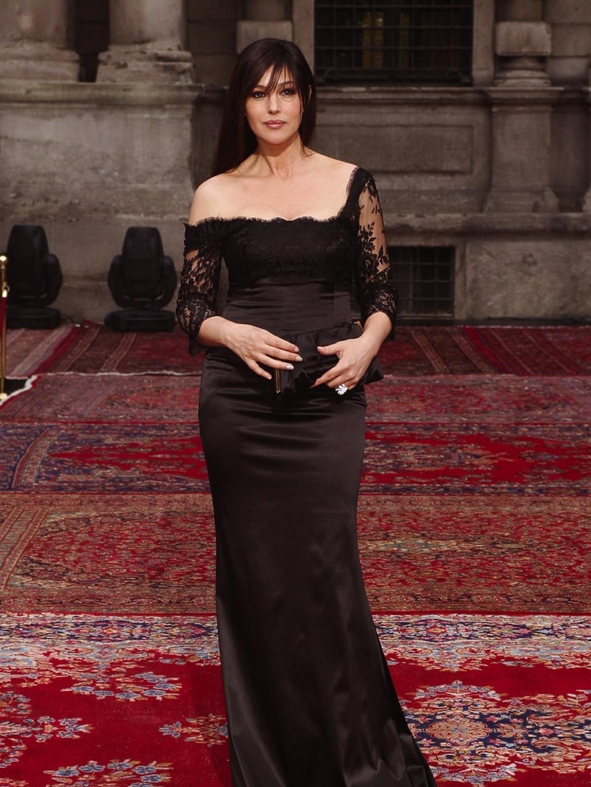 Monica Bellucci na czerwonym dywanie