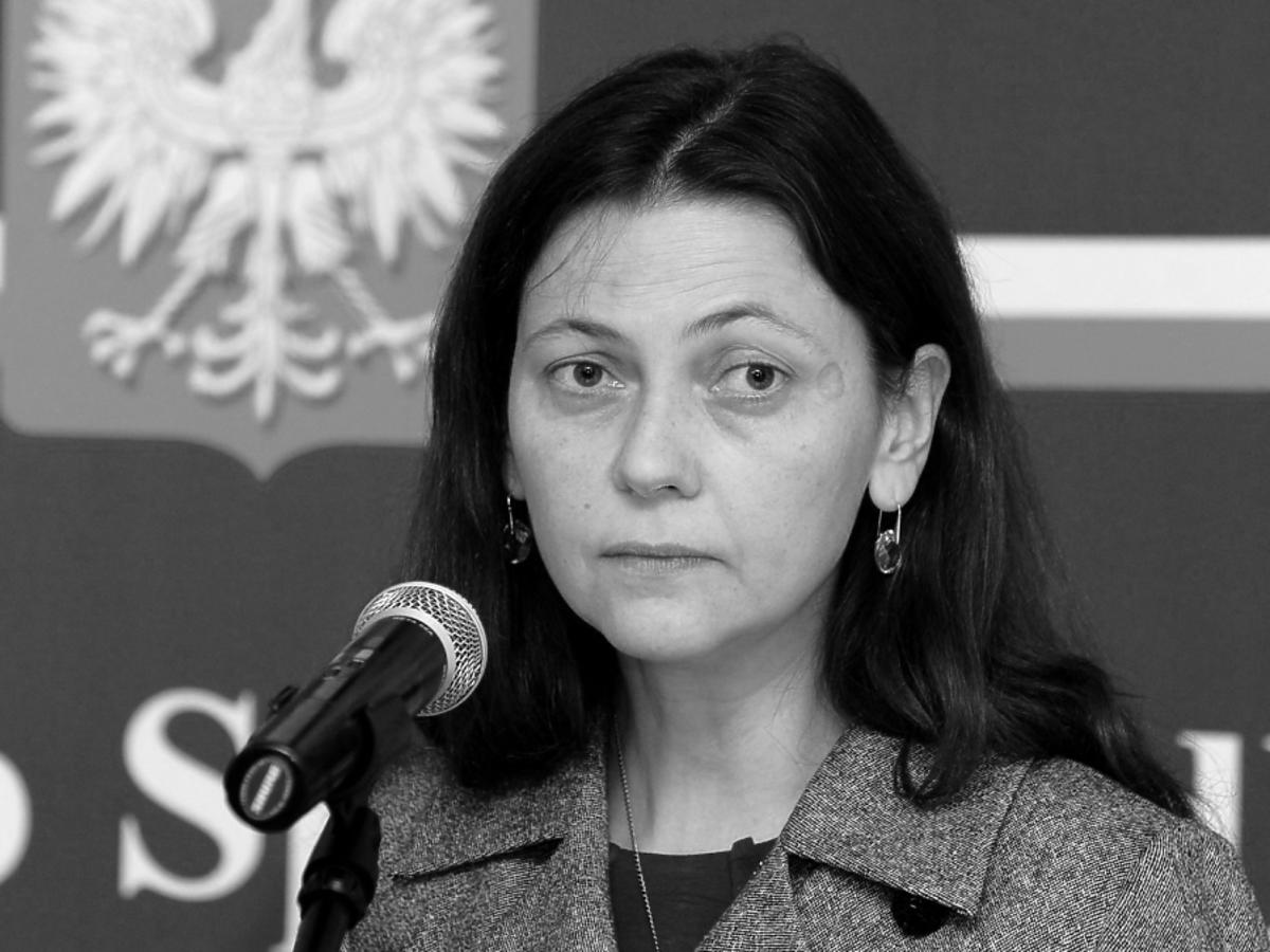 Monika Zbrojewska przy mikrofonie