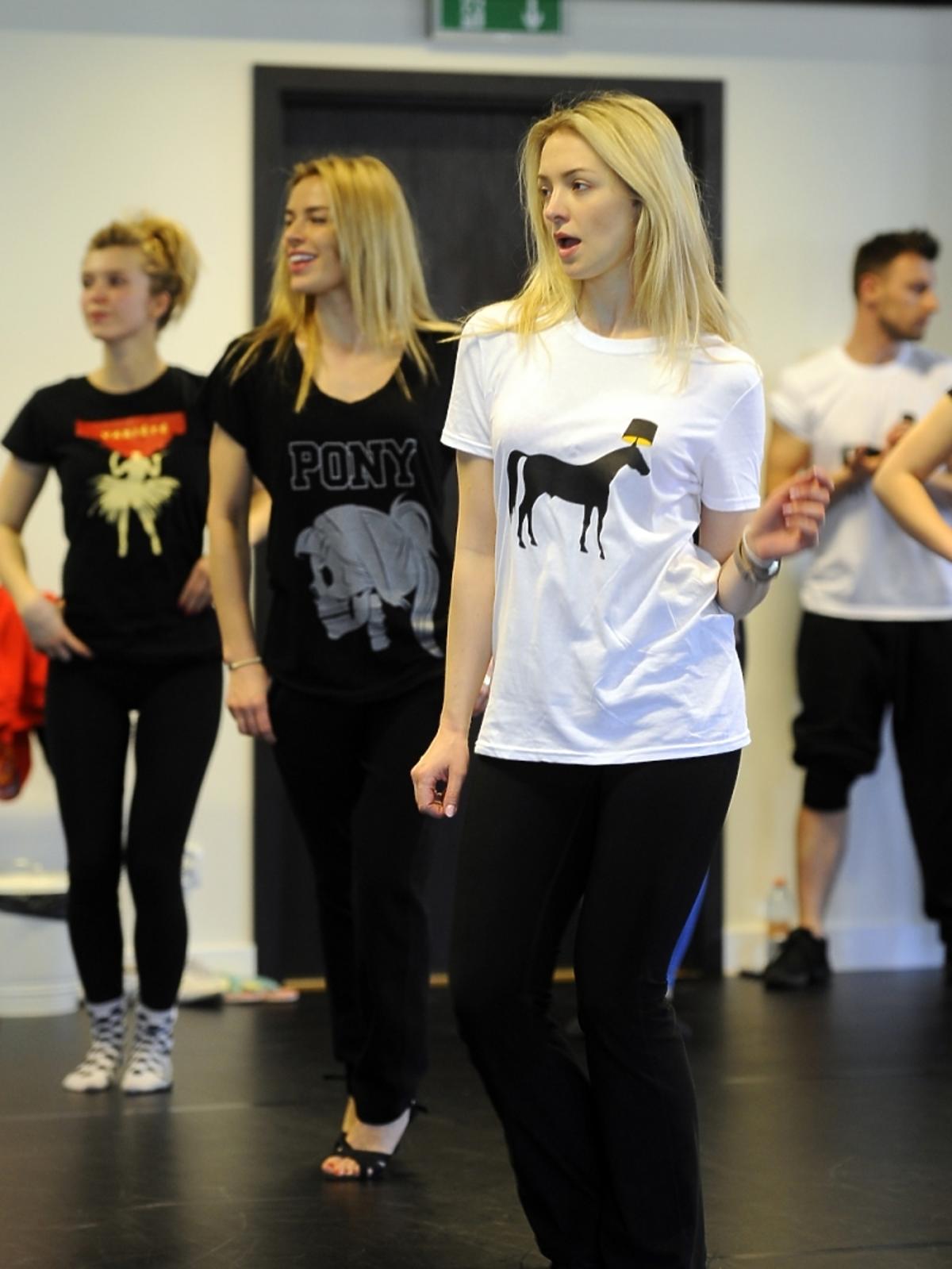 Natasza Urbańska i Barbara Kurdej Szatan na próbie musicalu