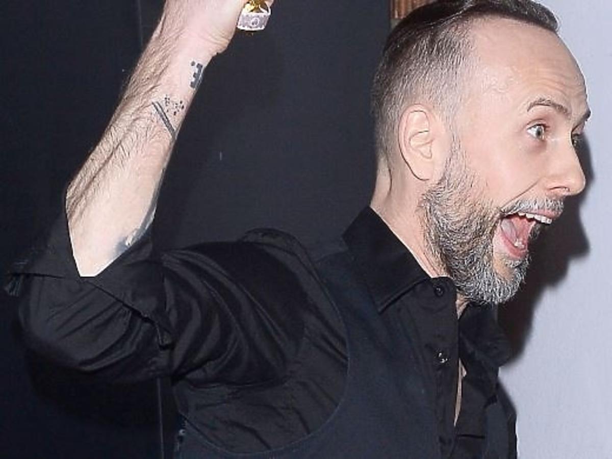 Nergal na otwarciu Barberian Shop