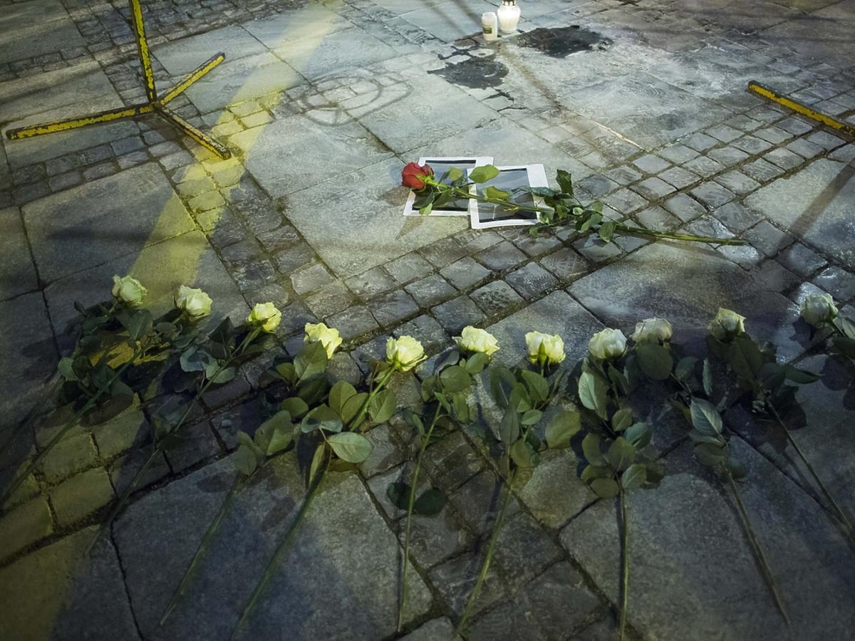 Nie żyje mężczyzna który dokonał samospalenia przed Pałacem Kulrury i Nauki w Warszawie