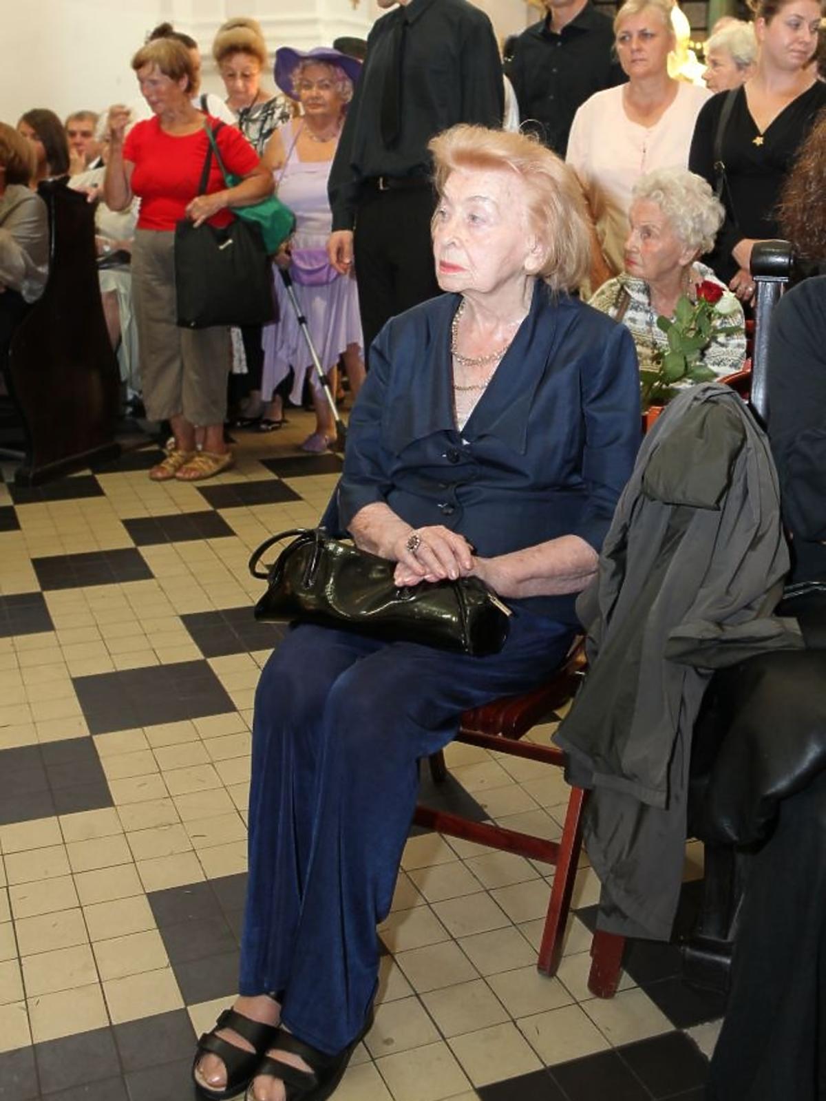 nina andrycz.jpg