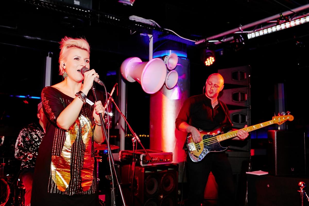 Novika wstąpiła w klubie The View