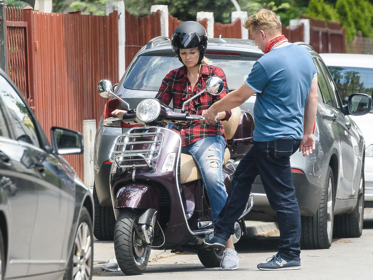 Odeta Moro kupuje skuter