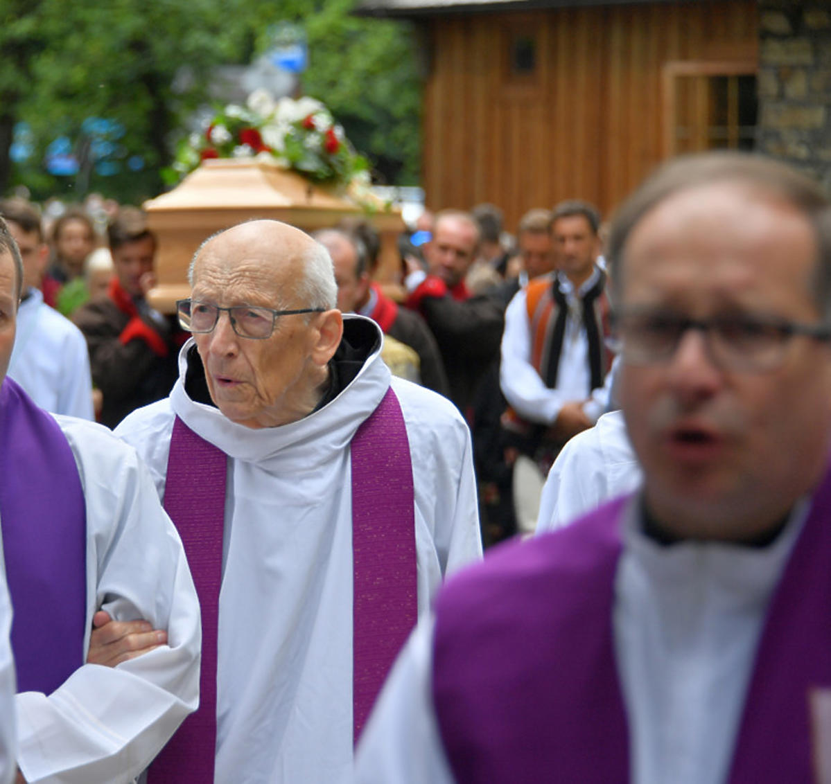 Ojciec Leon Knabit na pogrzebie Zofii Karpiel Bułecki