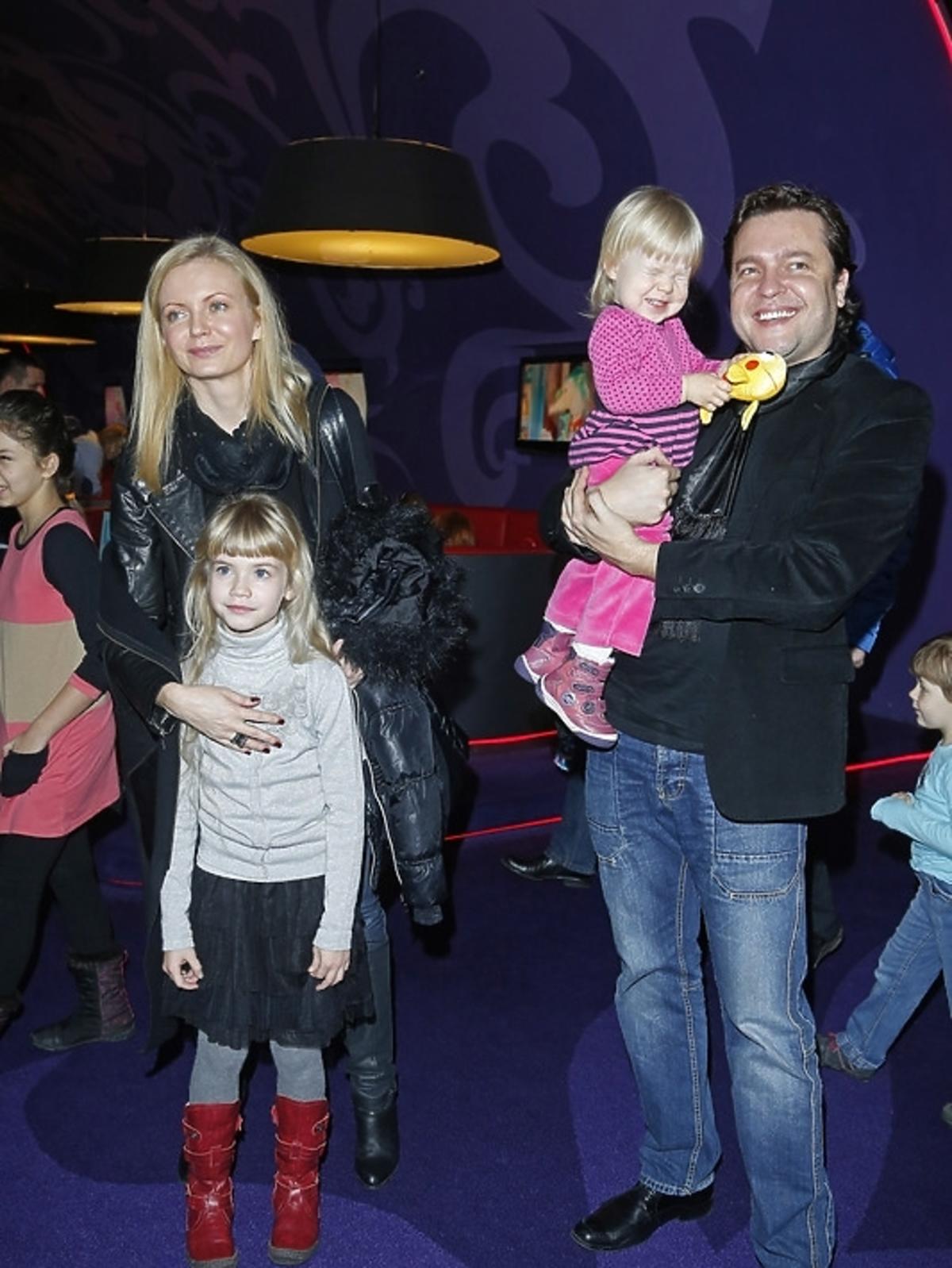 Olga Borys z córką i Robert Kudelski z synem na 10. urodzinach stacji MiniMini+