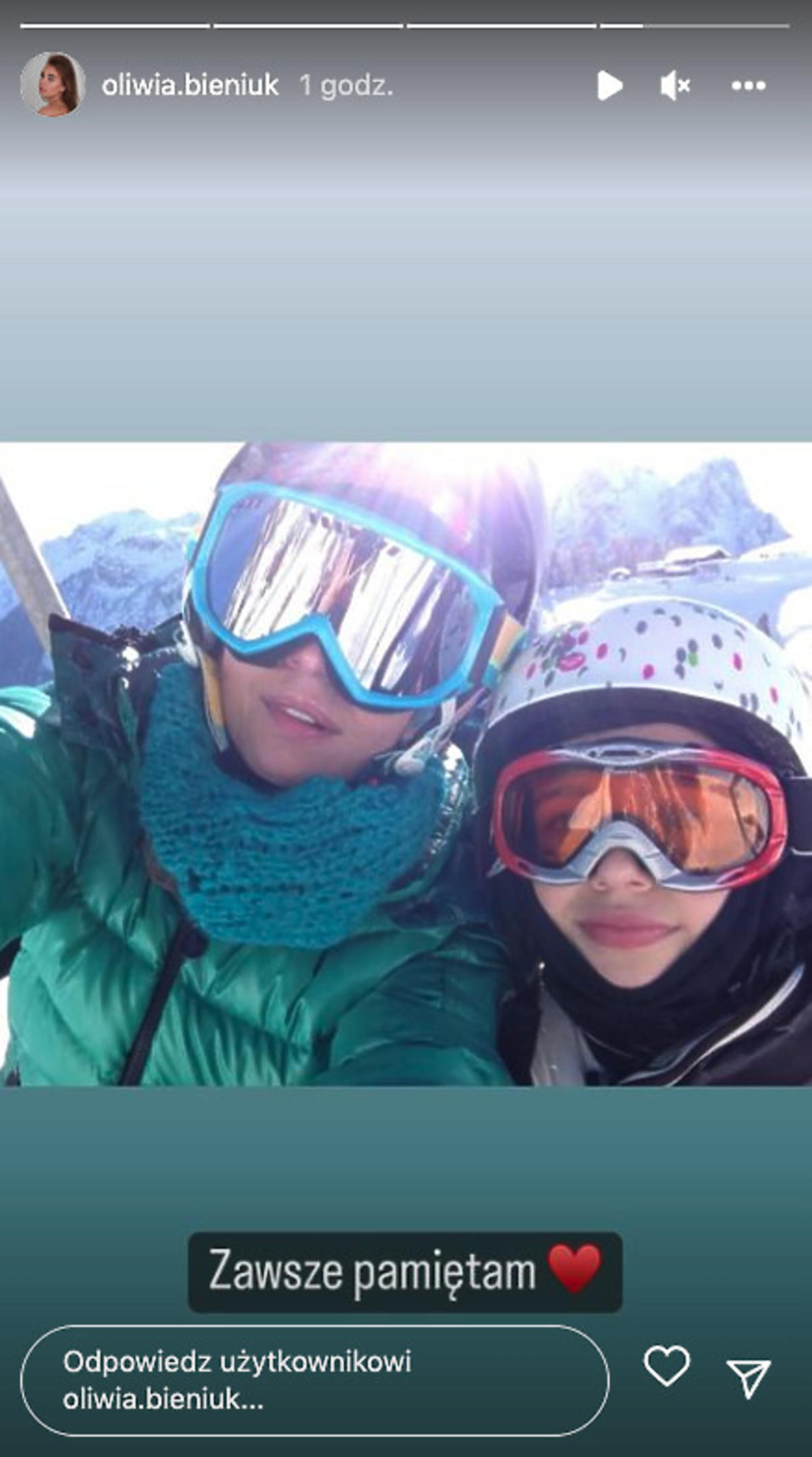 Oliwia Bieniuk i Anna Przybylska na nartach