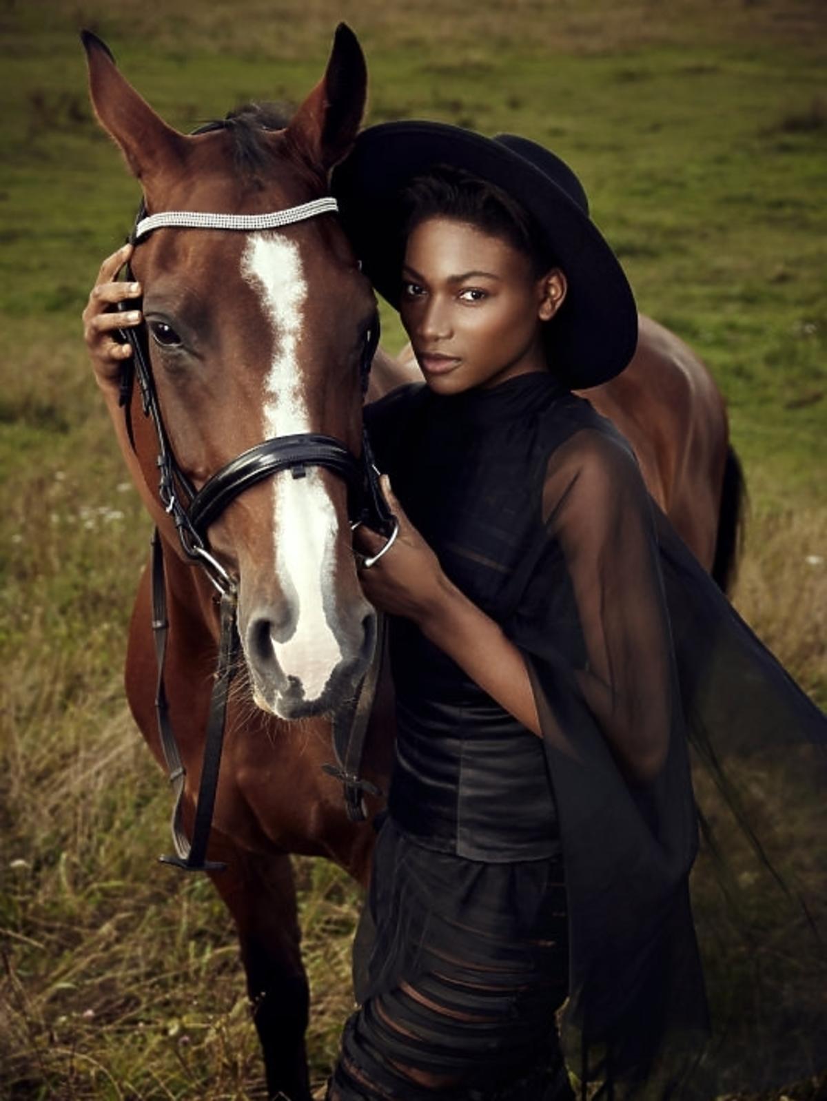 Osi Ugonoh w sesji konnej w Top Model