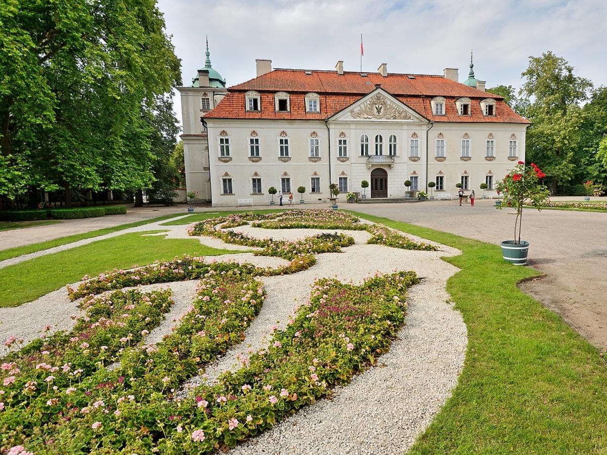 pałac i otaczający go park