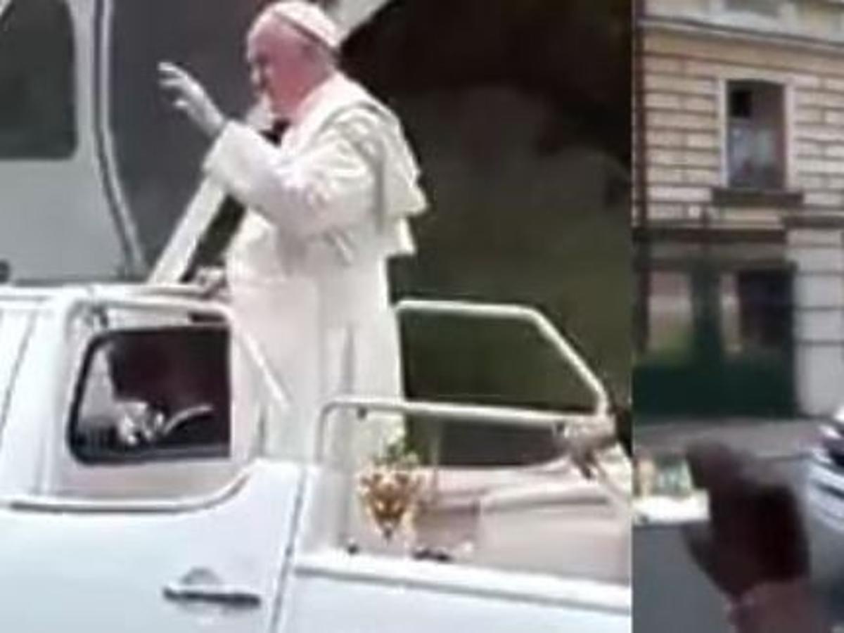 Papież Franciszek w papamobile