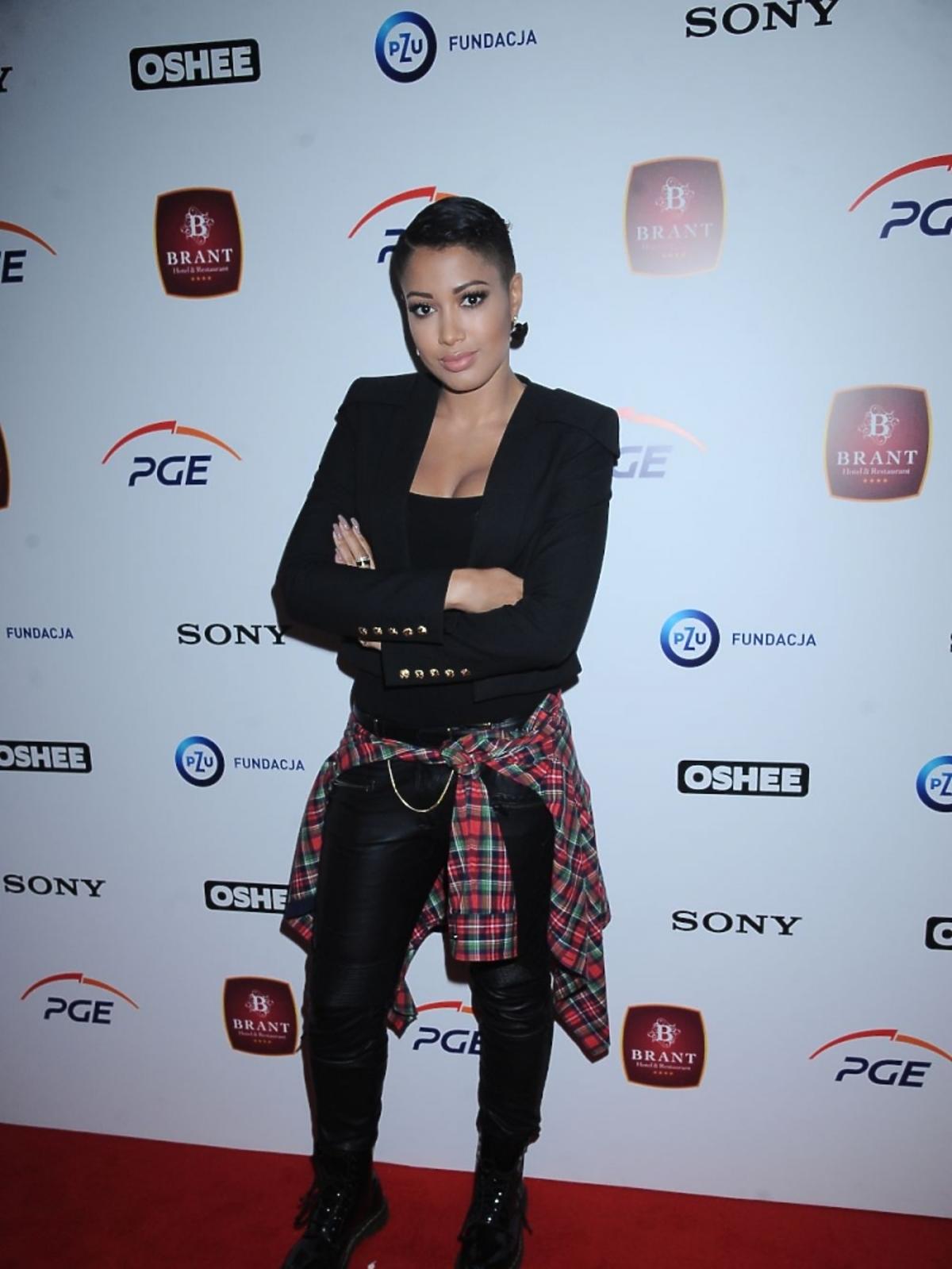 Patricia Kazadi w czarnych spodniach