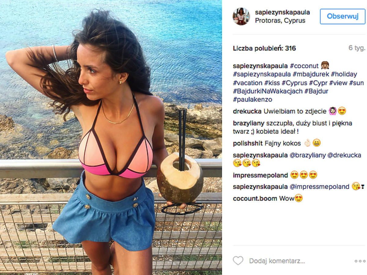 Paula Sapieżyńska w dżinsowej spódnicy