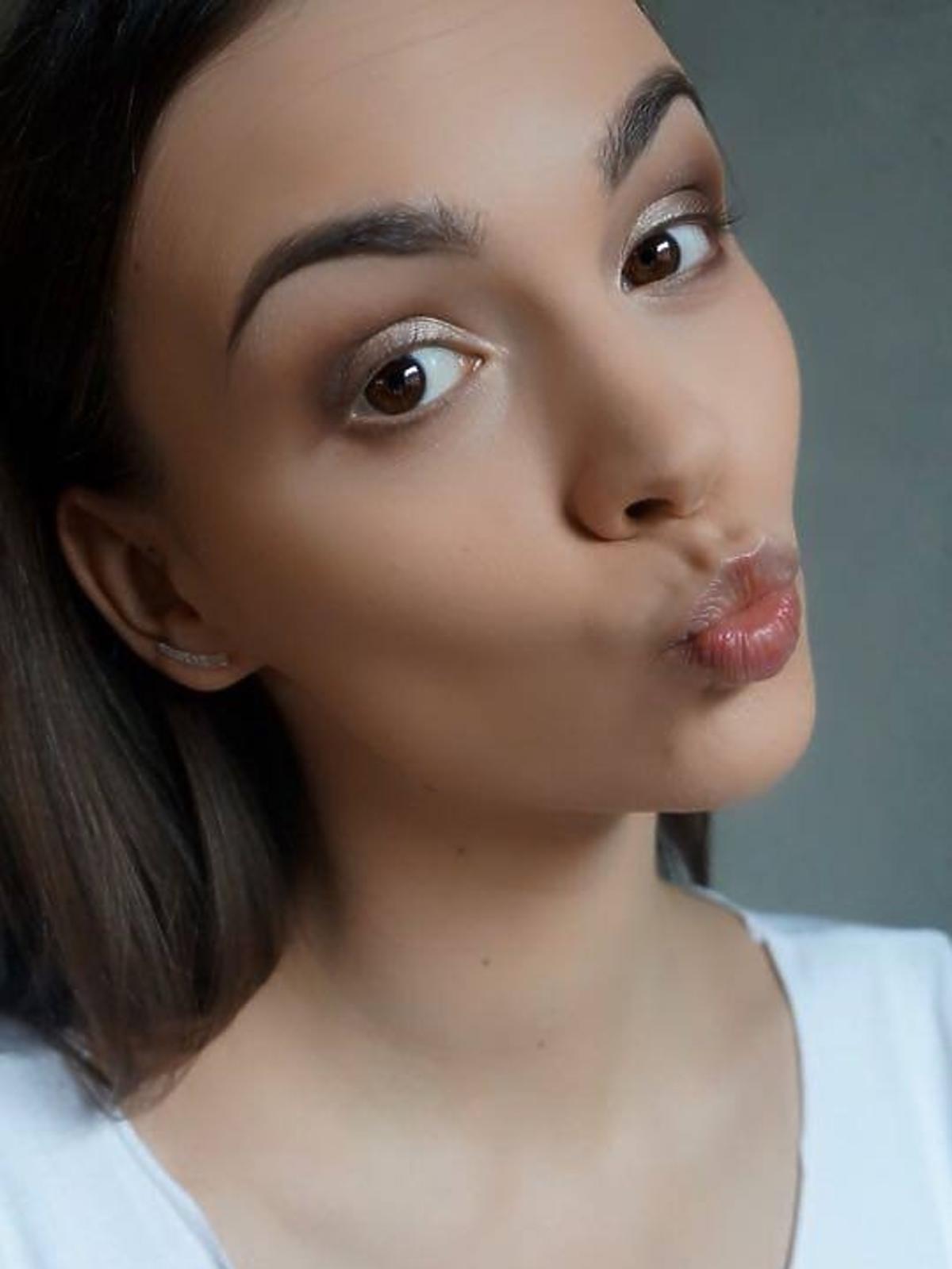 Paulina Krupińska robi dziubek