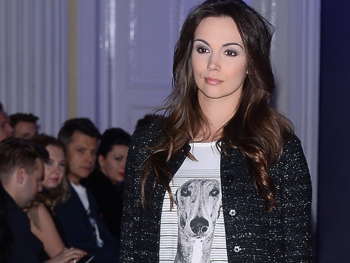 Paulina Krupińska w świecących spodniach