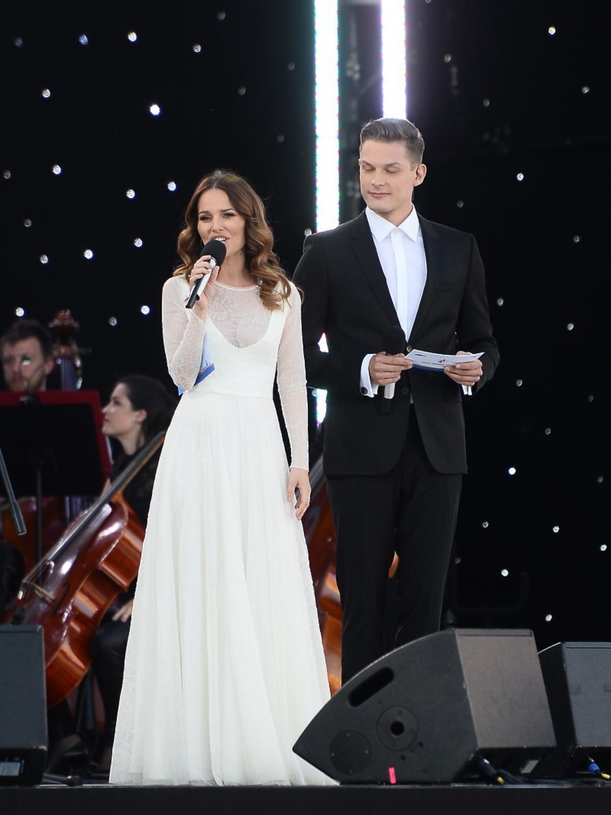 Paulina Sykut i Adam Fidusiewicz podczas koncertu Wiara Nadzieja Miłość