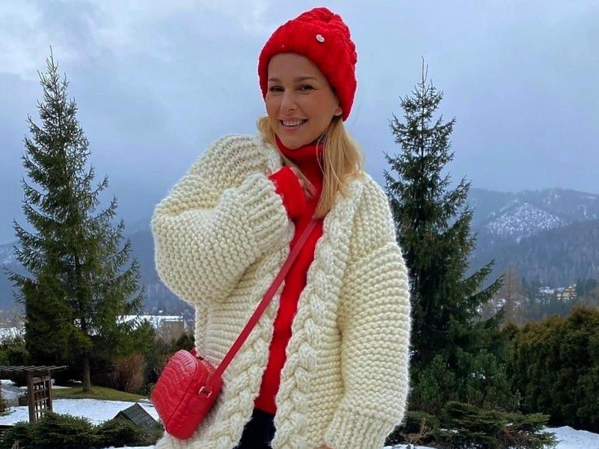 Paulina Sykut - Jeżyna w białym płaszczu i czerwonej czapce