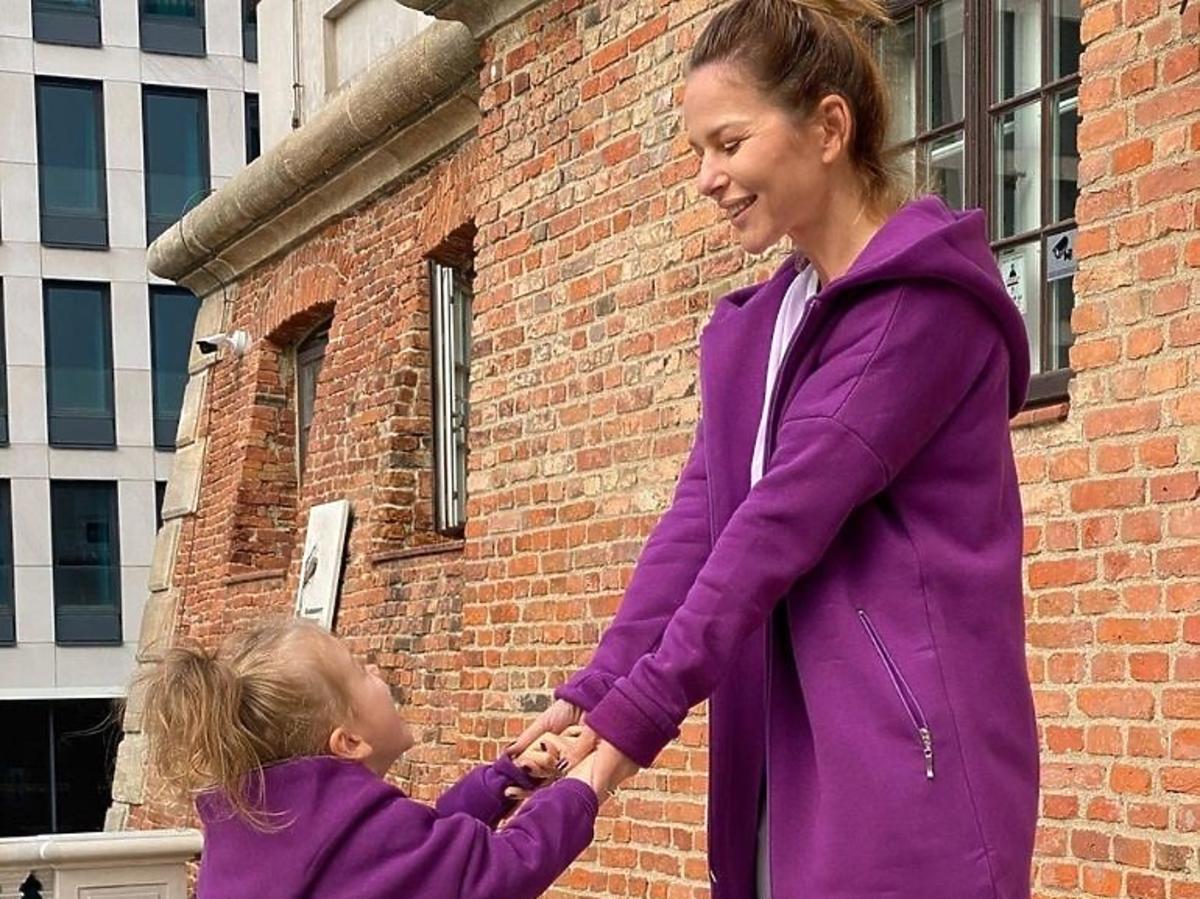 Paulina Sykut z córką w identycznych stylizacjach