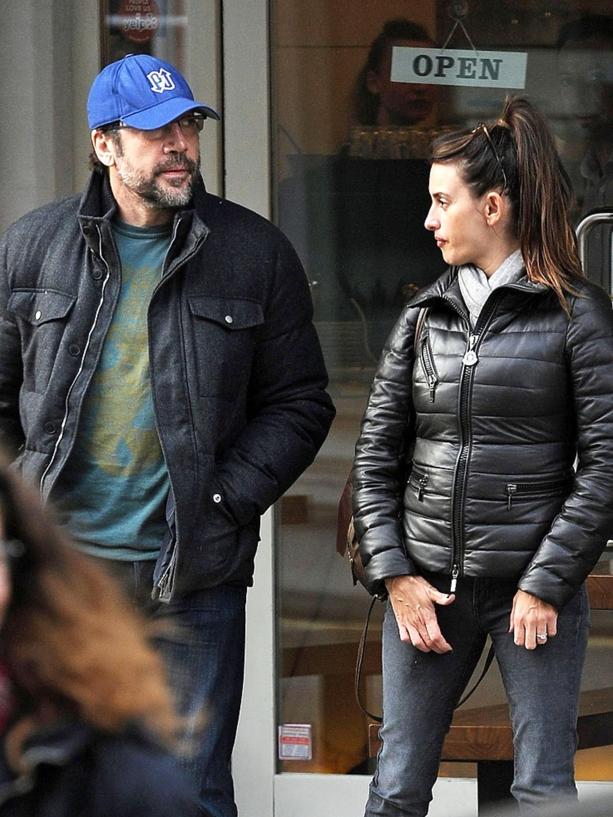 Penelope Cruz i Javier Bardem wychodzą z włoskiej restauracji
